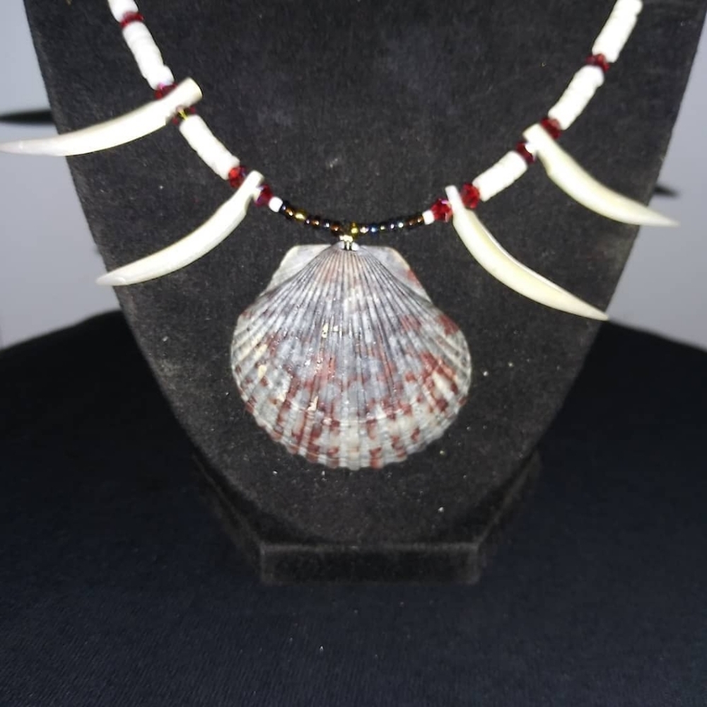 Spiked shell neaclace